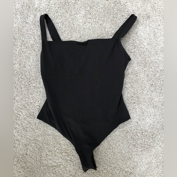 SKIMS Square Neck Bodysuit | Onyx - Picture 8 of 16